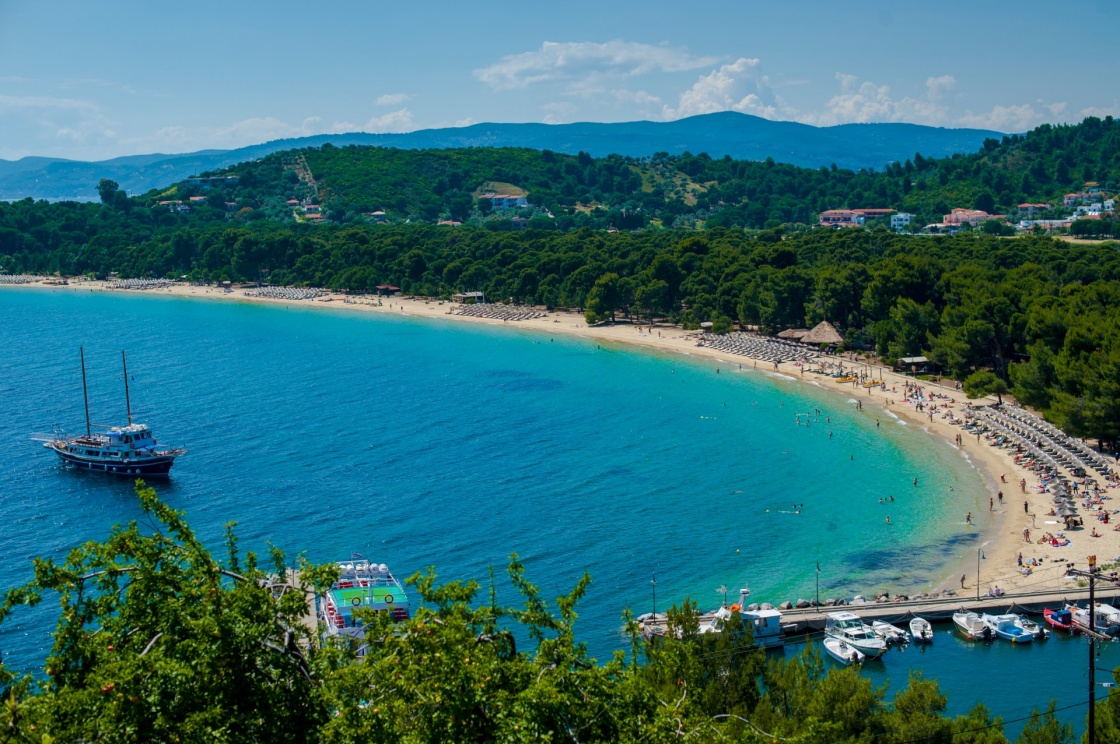 Packen Sie Ihre Badeklamotten ein und entspannen Sie an einem der wunderschönen Strände von Skiathos